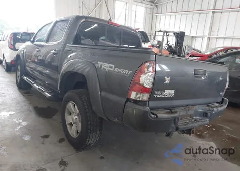 2015 Toyota Tacoma Base V6 z USA, uszkodzony, nr VIN 5TFLU4EN4FX118128